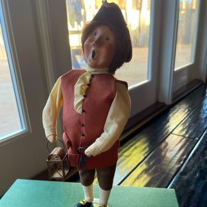 Byers Choice COLONIAL WILLIAMSBURG INNKEEPER W/KEYS & LANTERN  2000 w/Original